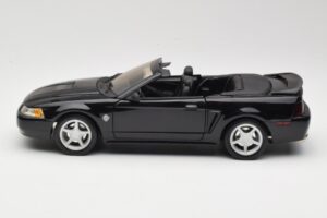 Ford Mustang GT SN95 Kabriolet Črn Maisto 1:18 50328 Kovina – slika 4 od 8