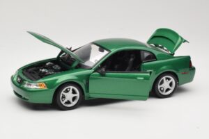Ford Mustang GT SN95 Zelen Maisto 1:18 50326 Kovina – slika 2 od 8