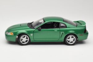 Ford Mustang GT SN95 Zelen Maisto 1:18 50326 Kovina – slika 4 od 8
