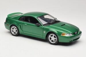 Ford Mustang GT SN95 Zelen Maisto 1:18 50326 Kovina – slika 6 od 8