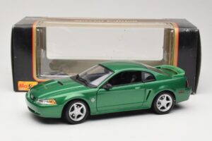 Ford Mustang GT SN95 Zelen Maisto 1:18 50326 Kovina – slika 8 od 8
