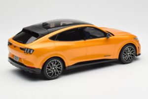 Ford Mustang Mach-E GT Performance Cyber Oranžen Otto 1:18 OT983 Smola – slika 2 od 6