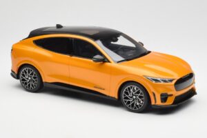 Ford Mustang Mach-E GT Performance Cyber Oranžen Otto 1:18 OT983 Smola – slika 4 od 6