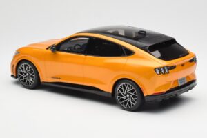 Ford Mustang Mach-E GT Performance Cyber Oranžen Otto 1:18 OT983 Smola – slika 5 od 6