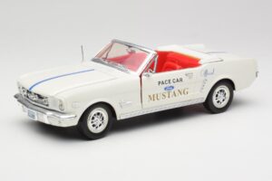 Ford Mustang Pace Car Wimbledon White Solido 1:18 81578 Kovina