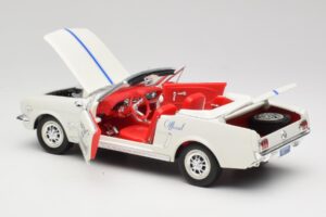 Ford Mustang Pace Car Wimbledon White Solido 1:18 81578 Kovina – slika 5 od 8
