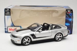 Ford Mustang S197 Roush 427R Kabriolet Srebrna Maisto 1:18 31669 Kovina – slika 8 od 8
