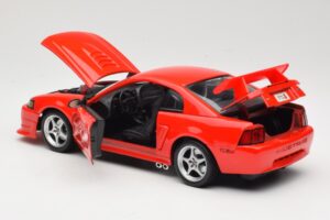 Ford Mustang SVT Cobra R SN95 Rdeč Maisto 1:18 531872 Kovina – slika 5 od 8