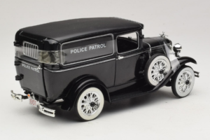 Ford Panel Car Police Patrol Signature Models 1:18 18143 Kovina – slika 2 od 6