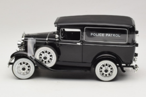 Ford Panel Car Police Patrol Signature Models 1:18 18143 Kovina – slika 3 od 6