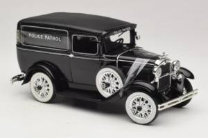 Ford Panel Car Police Patrol Signature Models 1:18 18143 Kovina – slika 4 od 6