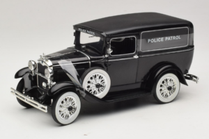 Ford Panel Car Police Patrol Signature Models 1:18 18143 Kovina