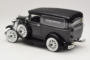Ford Panel Car Police Patrol Signature Models 1:18 18143 Kovina – slika 5 od 6