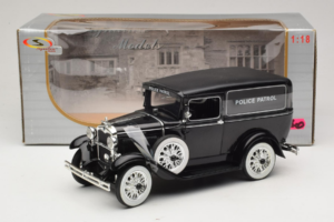 Ford Panel Car Police Patrol Signature Models 1:18 18143 Kovina – slika 6 od 6