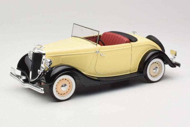 Ford Roadster Dearborn Yellow Solido 1:18 8008 Kovina