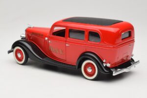 Ford Sedan Rdeč Solido 1:18 8066 Kovina – slika 7 od 8