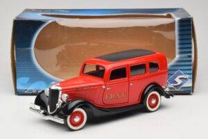 Ford Sedan Rdeč Solido 1:18 8066 Kovina – slika 8 od 8