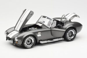 Ford Shelby Cobra 427 S/C Siva Metalik Z Belimi Črtami Kyosho 1:18 08045GRW Kovina – slika 2 od 8