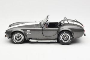 Ford Shelby Cobra 427 S/C Siva Metalik Z Belimi Črtami Kyosho 1:18 08045GRW Kovina – slika 4 od 8