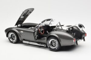 Ford Shelby Cobra 427 S/C Siva Metalik Z Belimi Črtami Kyosho 1:18 08045GRW Kovina – slika 5 od 8