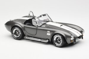 Ford Shelby Cobra 427 S/C Siva Metalik Z Belimi Črtami Kyosho 1:18 08045GRW Kovina – slika 6 od 8