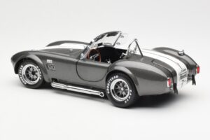 Ford Shelby Cobra 427 S/C Siva Metalik Z Belimi Črtami Kyosho 1:18 08045GRW Kovina – slika 7 od 8