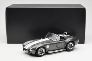 Ford Shelby Cobra 427 S/C Siva Metalik Z Belimi Črtami Kyosho 1:18 08045GRW Kovina – slika 8 od 8