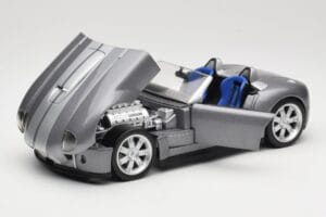 Shelby Cobra Kabriolet Grey Metallic Hot Wheels 1:18 G7220 Kovina – slika 2 od 8