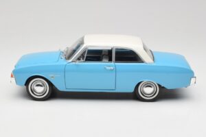 Ford Taunus 12M P1 Taunus Blue Revell 1:18 08880 Kovina – slika 4 od 8