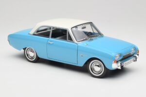 Ford Taunus 12M P1 Taunus Blue Revell 1:18 08880 Kovina – slika 6 od 8