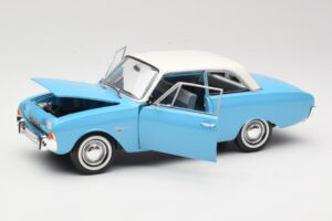 Ford Taunus 17M P2 Modra Revell 1:18 08817 Kovina – slika 2 od 8
