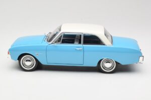 Ford Taunus 17M P2 Modra Revell 1:18 08817 Kovina – slika 4 od 8