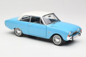 Ford Taunus 17M P2 Modra Revell 1:18 08817 Kovina – slika 6 od 8