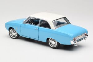 Ford Taunus 17M P2 Modra Revell 1:18 08817 Kovina – slika 7 od 8
