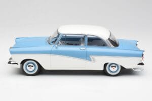 Ford Taunus 17M P2 Svetlo Moder & Bel BoS Models 1:18 BOS019 Kovina – slika 3 od 6
