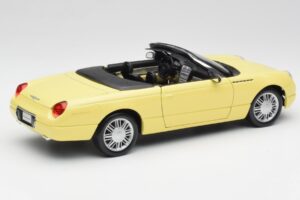 Ford Thunderbird Show Car Rumen Maisto 1:18 50335 Kovina – slika 3 od 8