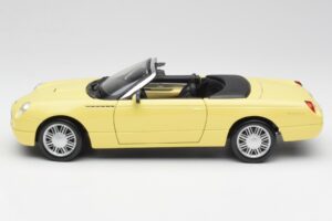 Ford Thunderbird Show Car Rumen Maisto 1:18 50335 Kovina – slika 4 od 8