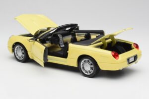Ford Thunderbird Show Car Rumen Maisto 1:18 50335 Kovina – slika 5 od 8