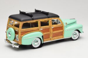 Ford Woody Panel Wagon Metino Zelena Road Signature 1:18 20028 Kovina – slika 3 od 8