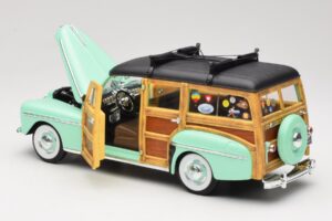 Ford Woody Panel Wagon Metino Zelena Road Signature 1:18 20028 Kovina – slika 5 od 8