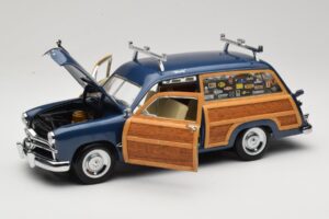 Ford Woody Station Wagon Bayview Blue Surf Shop Motor City 1:18 60002 Kovina – slika 2 od 8