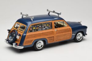 Ford Woody Station Wagon Bayview Blue Surf Shop Motor City 1:18 60002 Kovina – slika 3 od 8