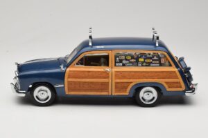 Ford Woody Station Wagon Bayview Blue Surf Shop Motor City 1:18 60002 Kovina – slika 4 od 8