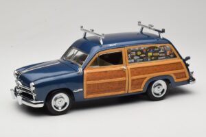 Ford Woody Station Wagon Bayview Blue Surf Shop Motor City 1:18 60002 Kovina