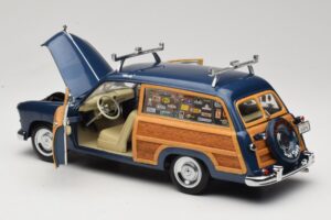 Ford Woody Station Wagon Bayview Blue Surf Shop Motor City 1:18 60002 Kovina – slika 5 od 8