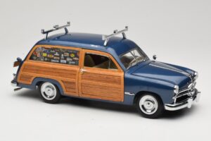 Ford Woody Station Wagon Bayview Blue Surf Shop Motor City 1:18 60002 Kovina – slika 6 od 8