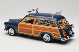 Ford Woody Station Wagon Bayview Blue Surf Shop Motor City 1:18 60002 Kovina – slika 7 od 8