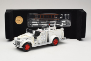 GMC Gasilsko Vozilo Bel Road Signature 1:18 20068 Kovina – slika 8 od 9