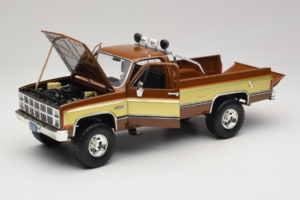 GMC K-2500 Sierra Grande Rjav GreenLight 1:18 13560 Kovina – slika 2 od 8