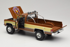 GMC K-2500 Sierra Grande Rjav GreenLight 1:18 13560 Kovina – slika 5 od 8